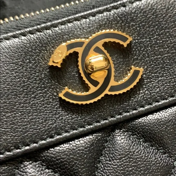 Chanel Clutch - Picture 4 of 9